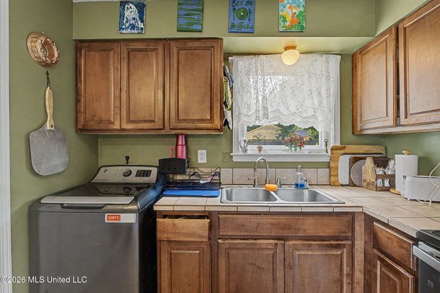 8351 Whitehead Drive, Southaven, MS 38671