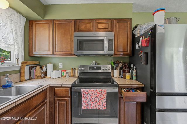 8351 Whitehead Drive, Southaven, MS 38671