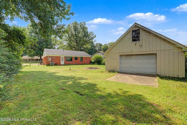 8351 Whitehead Drive, Southaven, MS 38671