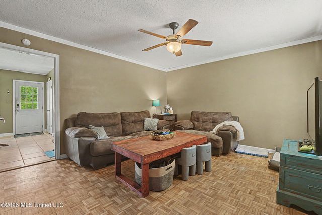 8351 Whitehead Drive, Southaven, MS 38671