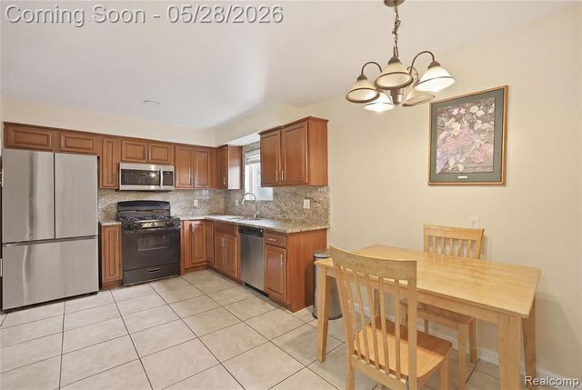29108 Dover Avenue, Warren, MI 48088