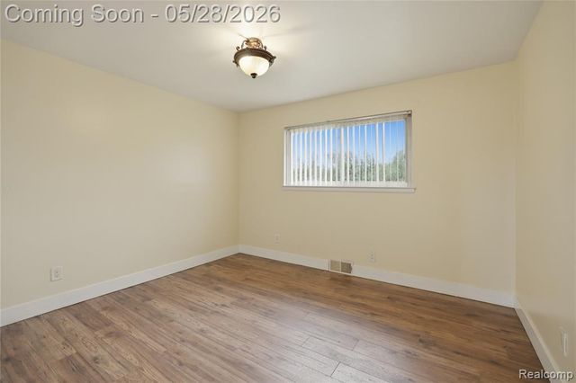 29108 Dover Avenue, Warren, MI 48088