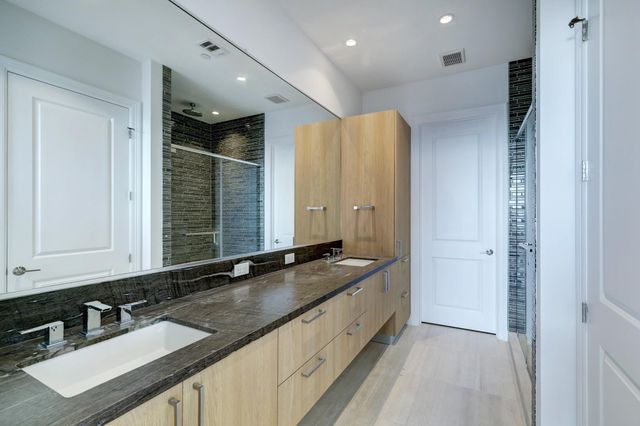 1211 Caroline Street 1604, Houston, TX 77002