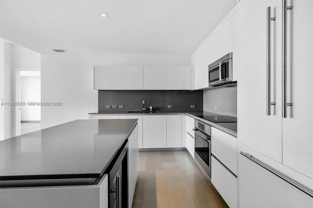 88 SW 7th St 2104, Miami, FL 33130