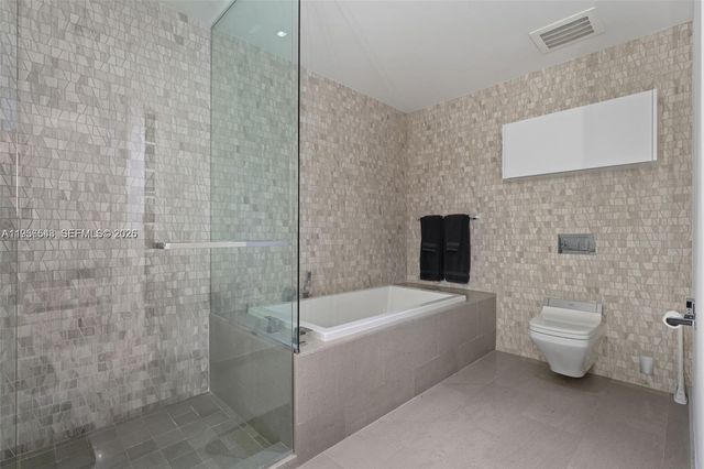 88 SW 7th St 2104, Miami, FL 33130