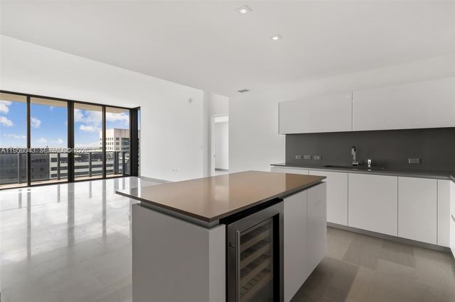 88 SW 7th St 2104, Miami, FL 33130