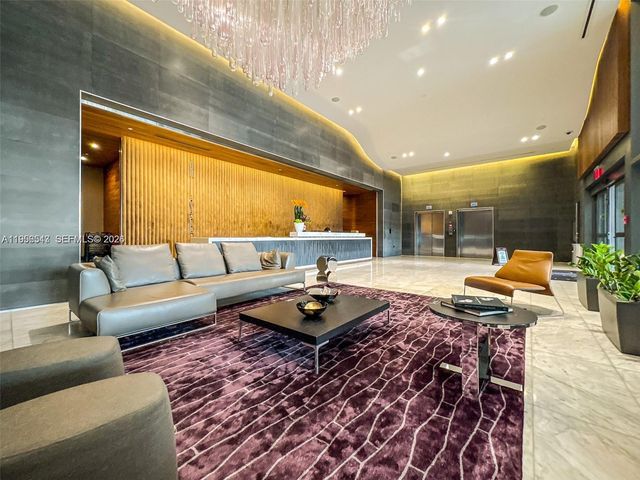 88 SW 7th St 2104, Miami, FL 33130