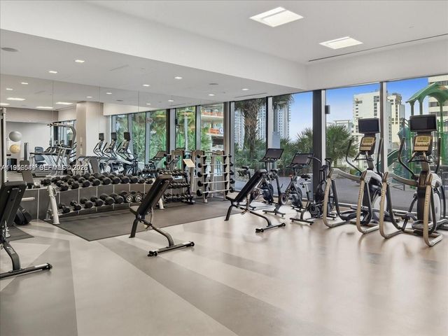 88 SW 7th St 2104, Miami, FL 33130