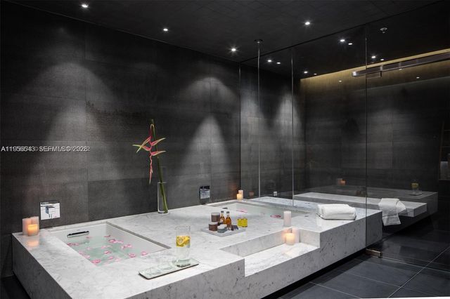 88 SW 7th St 2104, Miami, FL 33130