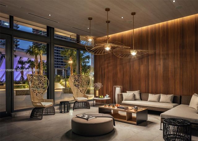 88 SW 7th St 2104, Miami, FL 33130