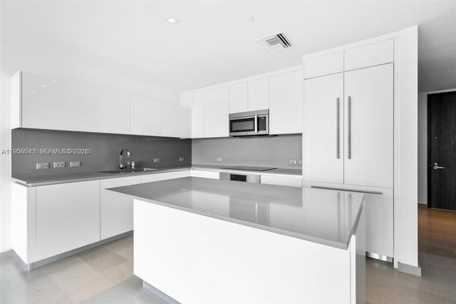 88 SW 7th St 2104, Miami, FL 33130