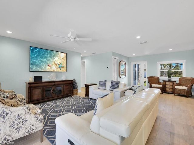 3840 SE 13th AVE, Cape Coral, FL 33904