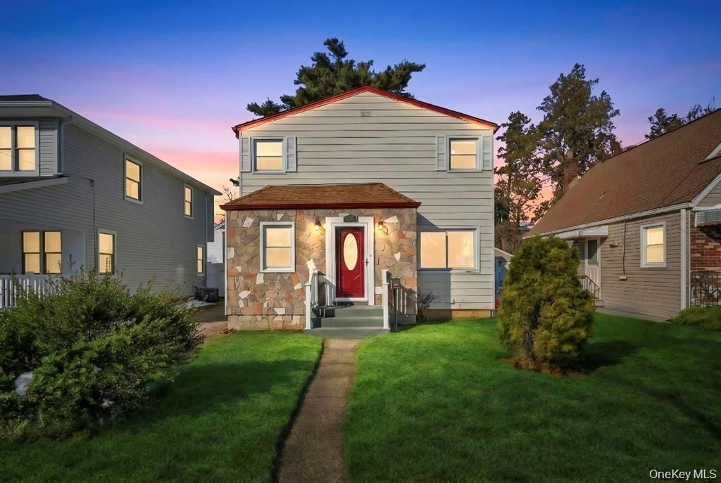627 10th Avenue, New Hyde Park, NY 11040