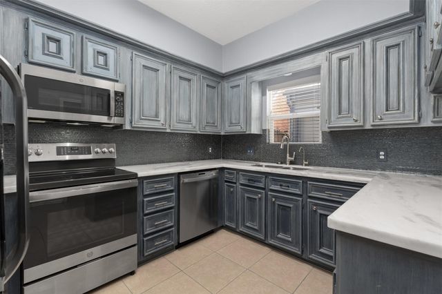 7671 Ameswood Road, Houston, TX 77095