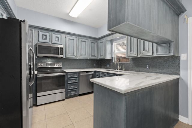 7671 Ameswood Road, Houston, TX 77095