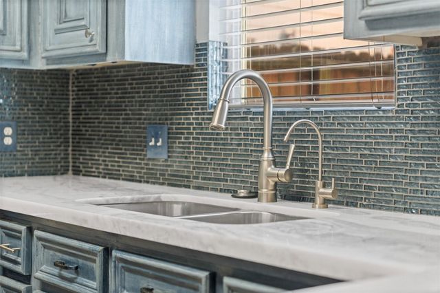 7671 Ameswood Road, Houston, TX 77095