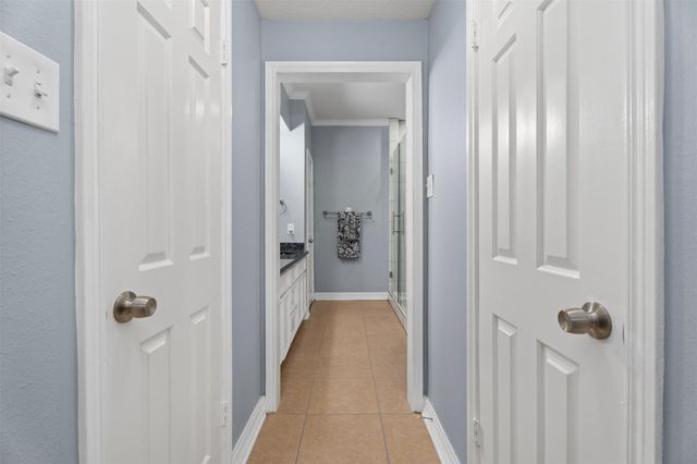 7671 Ameswood Road, Houston, TX 77095