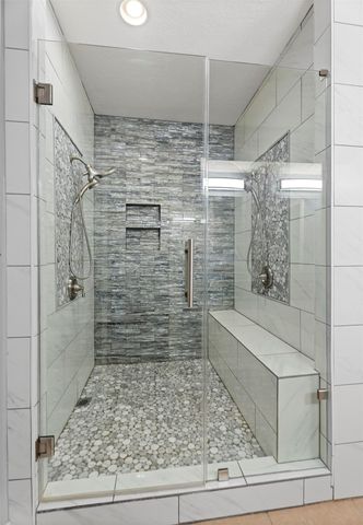 7671 Ameswood Road, Houston, TX 77095