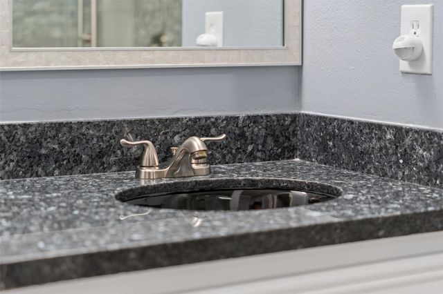 7671 Ameswood Road, Houston, TX 77095