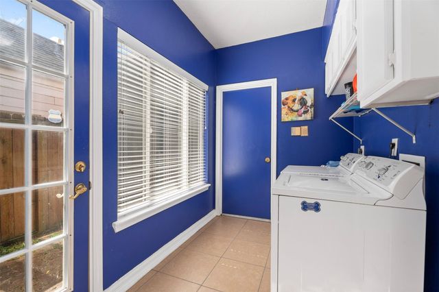 7671 Ameswood Road, Houston, TX 77095