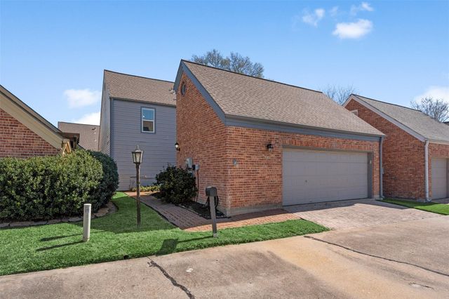 7671 Ameswood Road, Houston, TX 77095