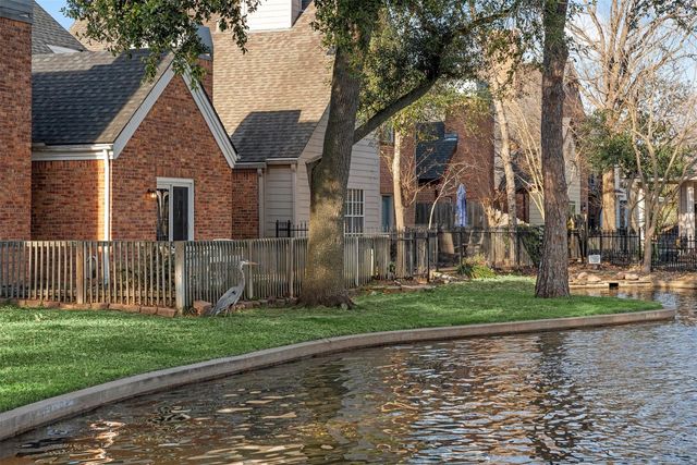 7671 Ameswood Road, Houston, TX 77095