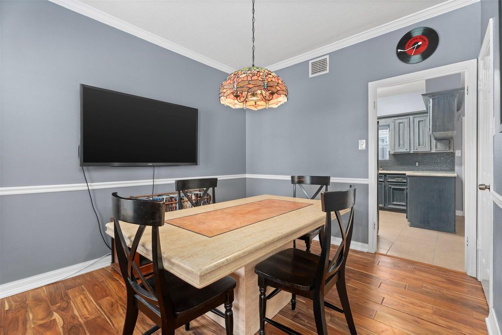 Image 17 of property listing at 7671 Ameswood Road, Houston, TX 77095