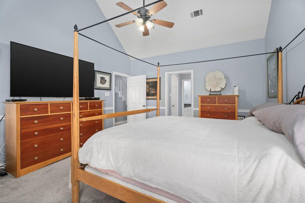 Image 20 of property listing at 7671 Ameswood Road, Houston, TX 77095