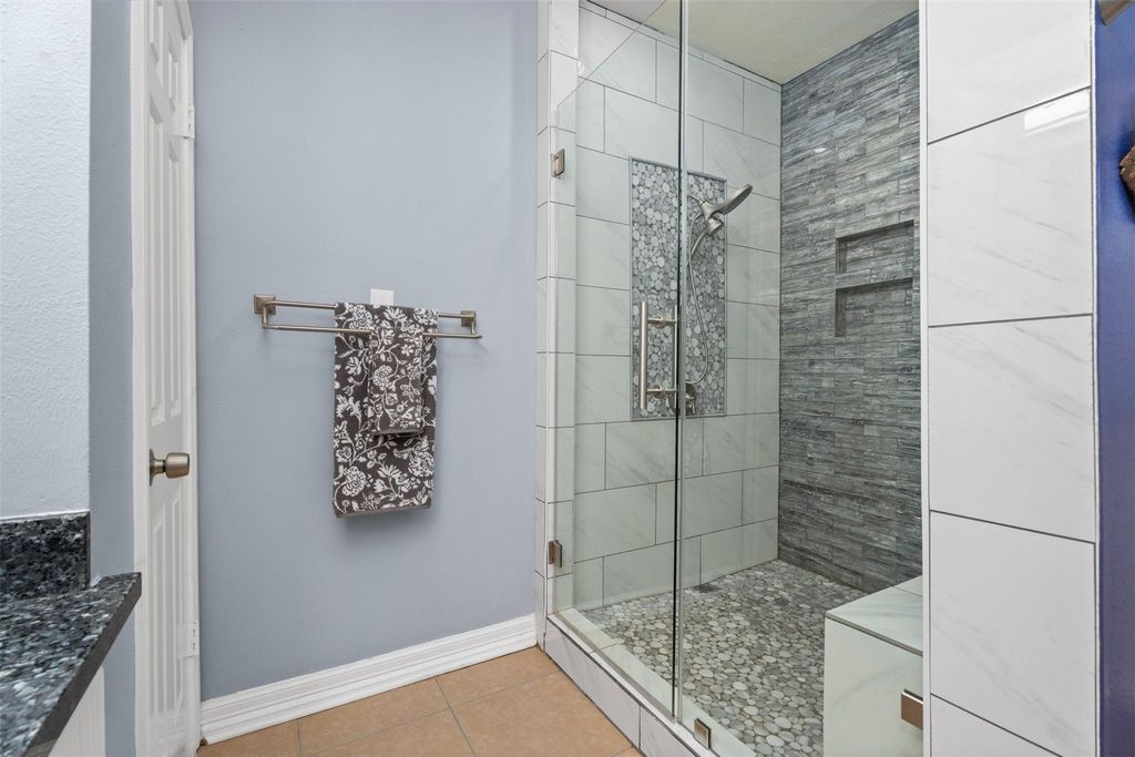 Image 25 of property listing at 7671 Ameswood Road, Houston, TX 77095