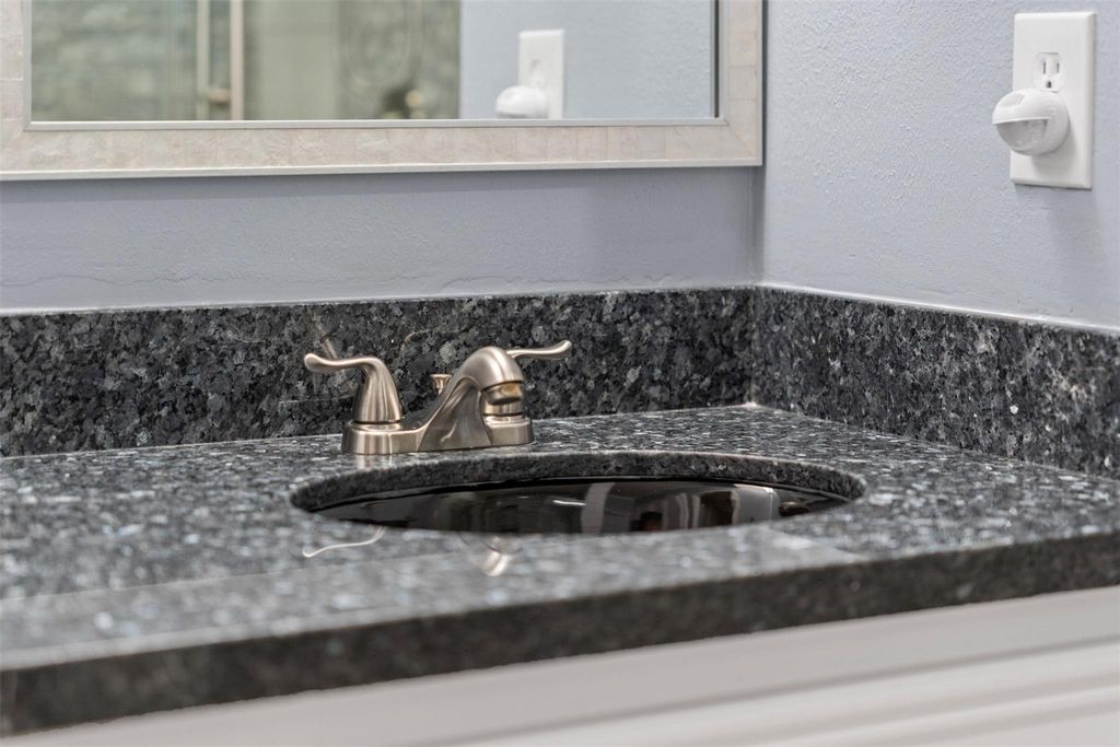 Image 27 of property listing at 7671 Ameswood Road, Houston, TX 77095