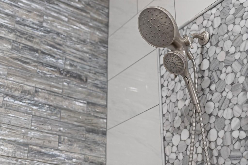 Image 28 of property listing at 7671 Ameswood Road, Houston, TX 77095