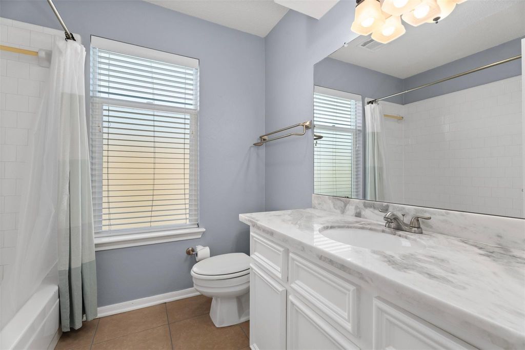 Image 32 of property listing at 7671 Ameswood Road, Houston, TX 77095