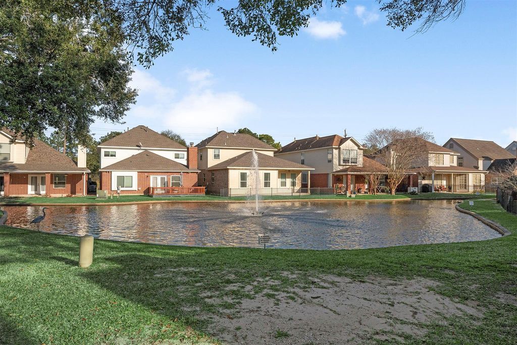 Image 37 of property listing at 7671 Ameswood Road, Houston, TX 77095