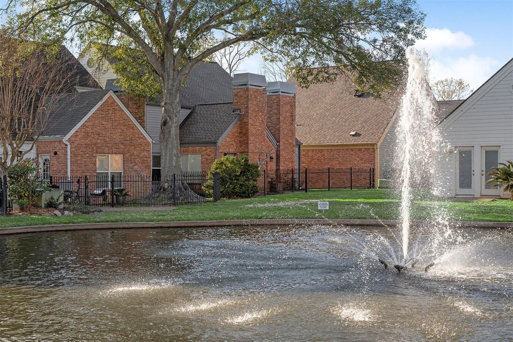 Image 4 of property listing at 7671 Ameswood Road, Houston, TX 77095