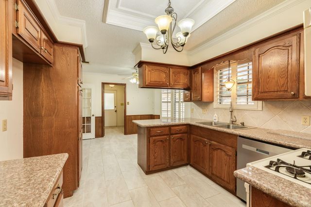 712 Browning Street, Angleton, TX 77515