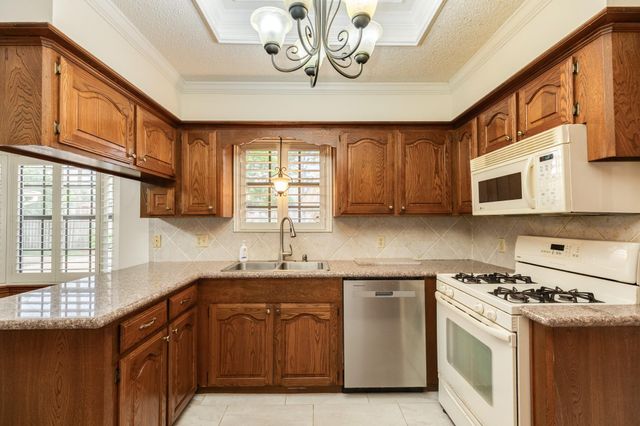 712 Browning Street, Angleton, TX 77515