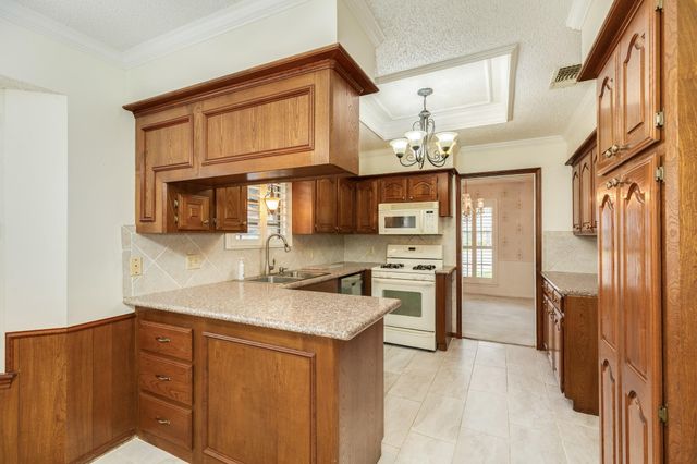 712 Browning Street, Angleton, TX 77515