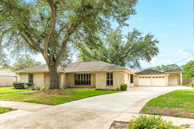 712 Browning Street, Angleton, TX 77515