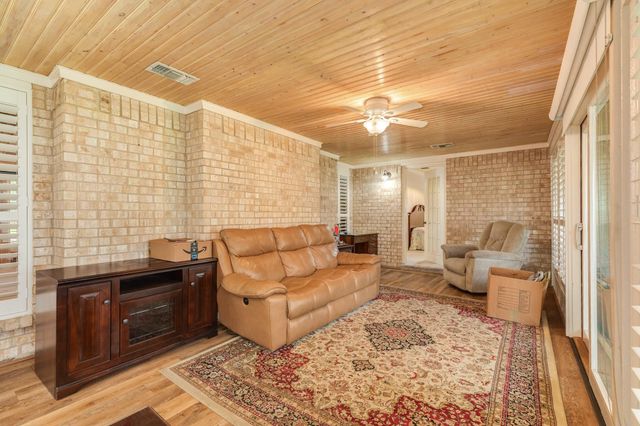 712 Browning Street, Angleton, TX 77515