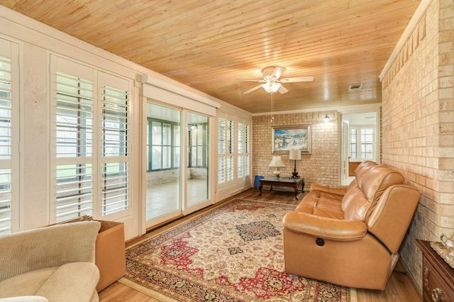712 Browning Street, Angleton, TX 77515