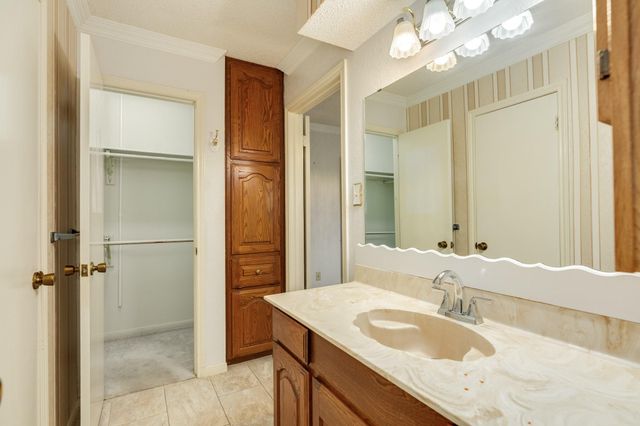 712 Browning Street, Angleton, TX 77515