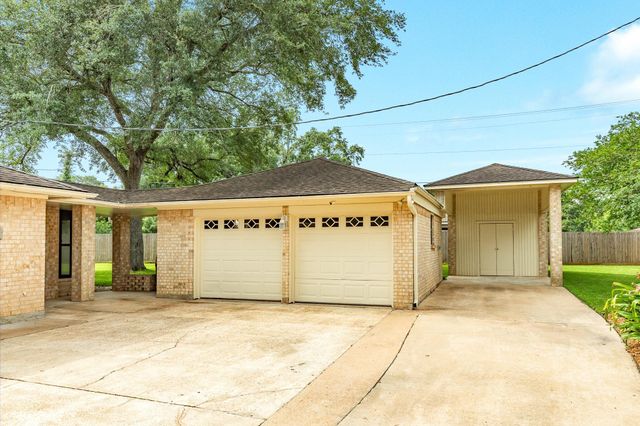 712 Browning Street, Angleton, TX 77515