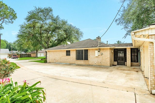 712 Browning Street, Angleton, TX 77515