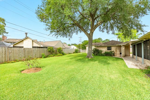 712 Browning Street, Angleton, TX 77515