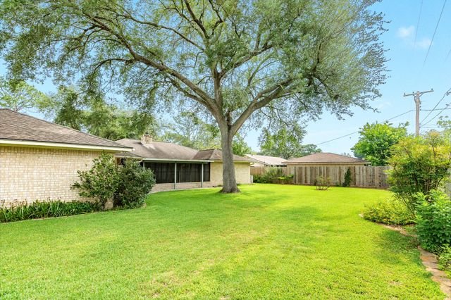 712 Browning Street, Angleton, TX 77515