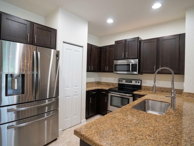 331 NE 47th Place 331, Deerfield Beach, FL 33064