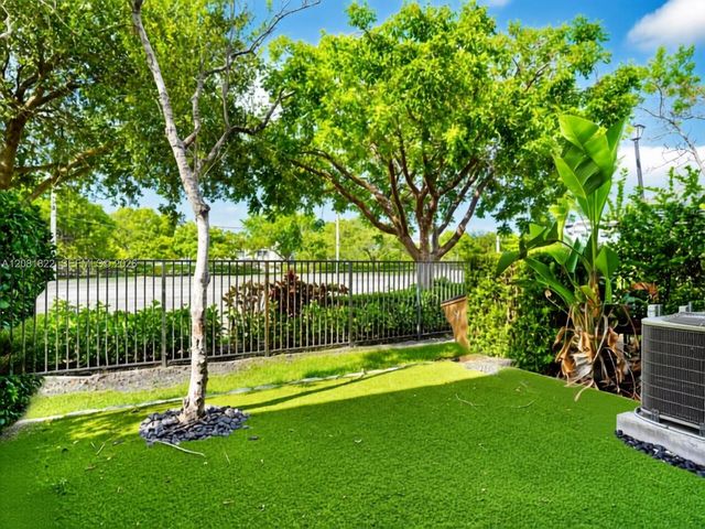 331 NE 47th Place 331, Deerfield Beach, FL 33064