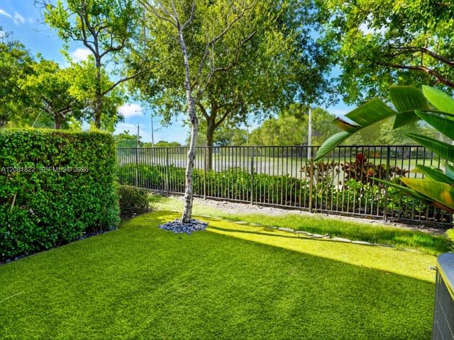 331 NE 47th Place 331, Deerfield Beach, FL 33064