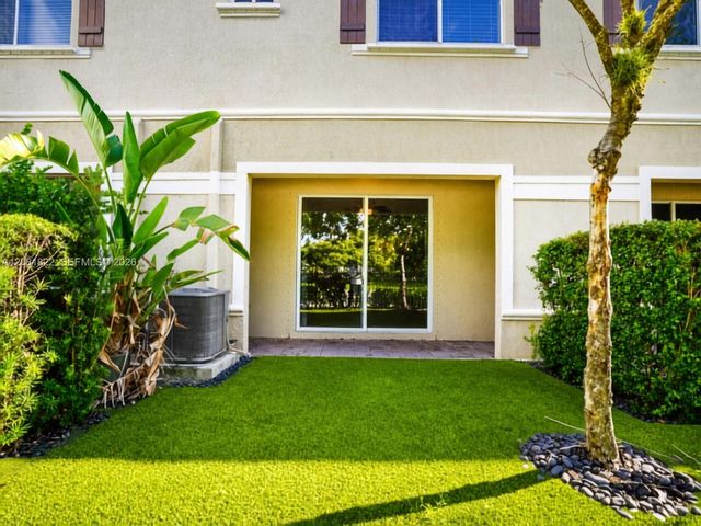 331 NE 47th Place 331, Deerfield Beach, FL 33064