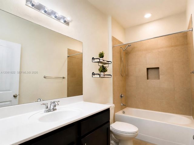 331 NE 47th Place 331, Deerfield Beach, FL 33064